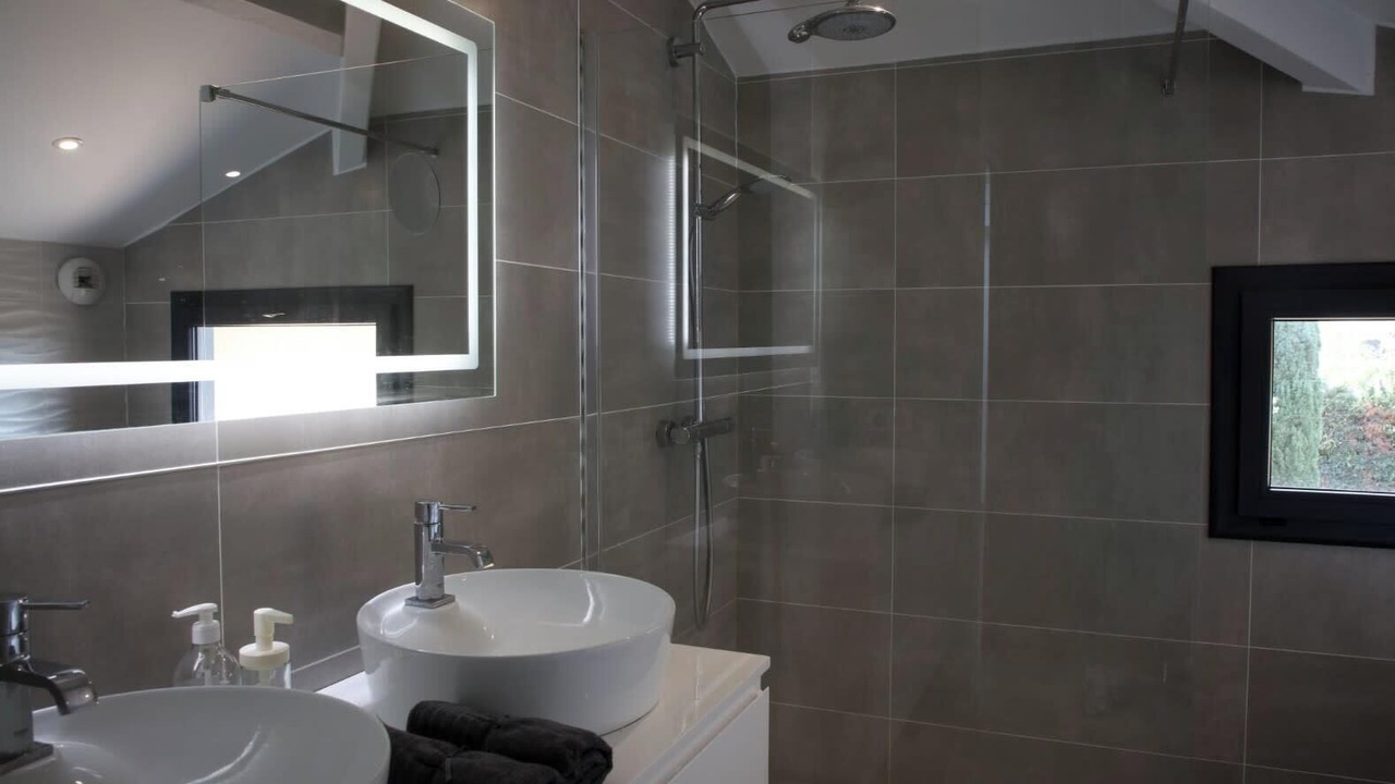 Photo of Bathroom in Saint - Martin - du - Touch