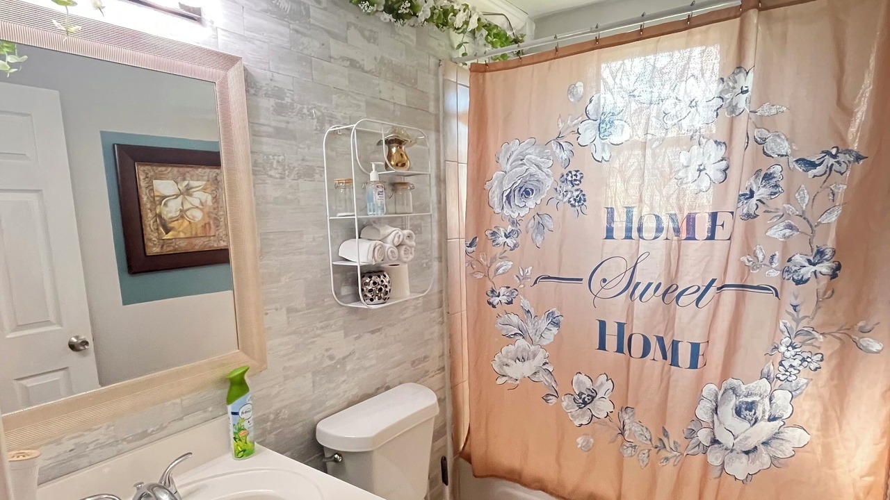 Photo of Bathroom in Kenner - Louis Armstrong International Airport