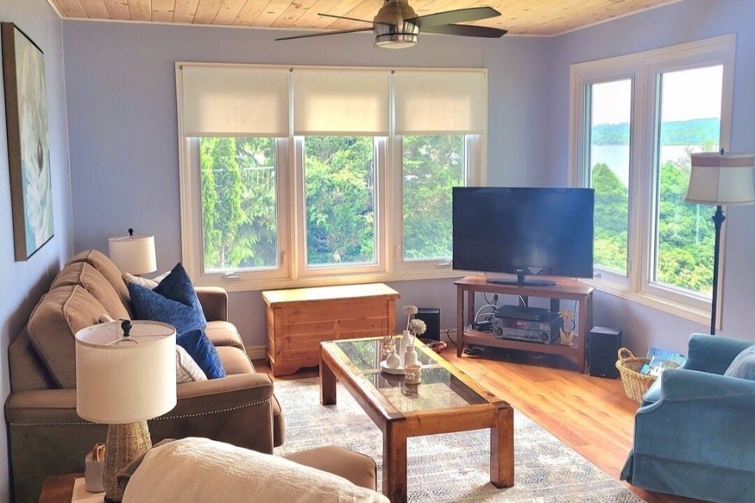 Photo of Livingroom in Howe Island