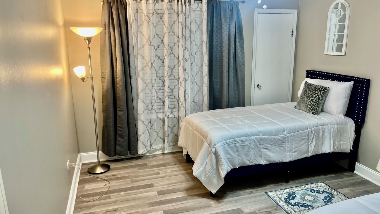 Photo of Bedroom in Point Clair