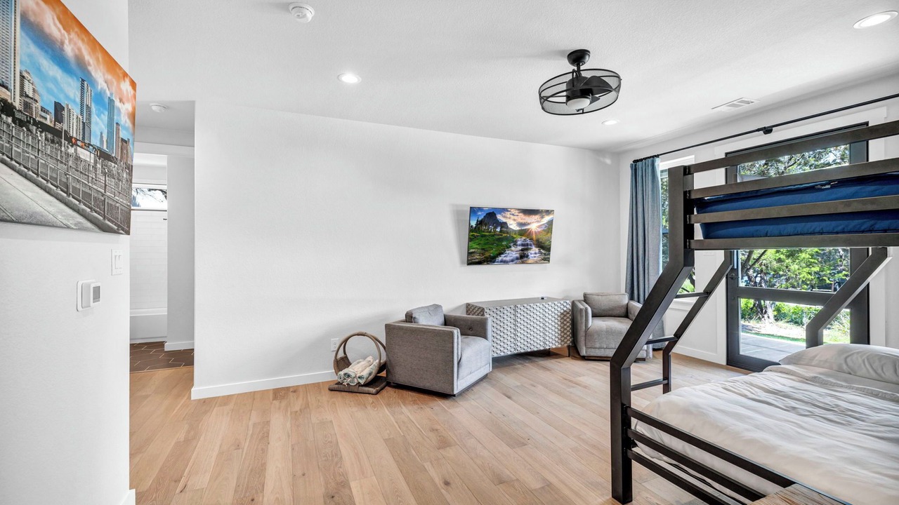 Photo of Bedroom in Point Venture