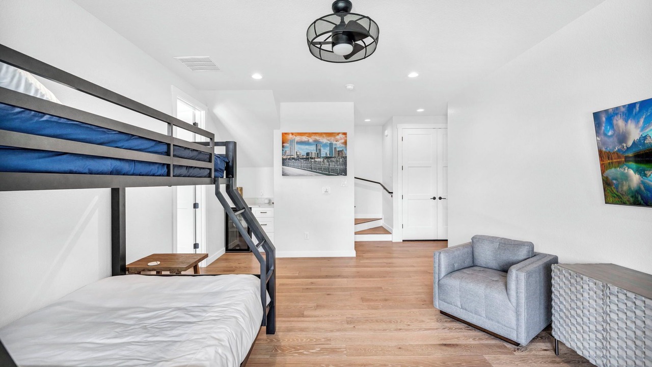 Photo of Bedroom in Point Venture