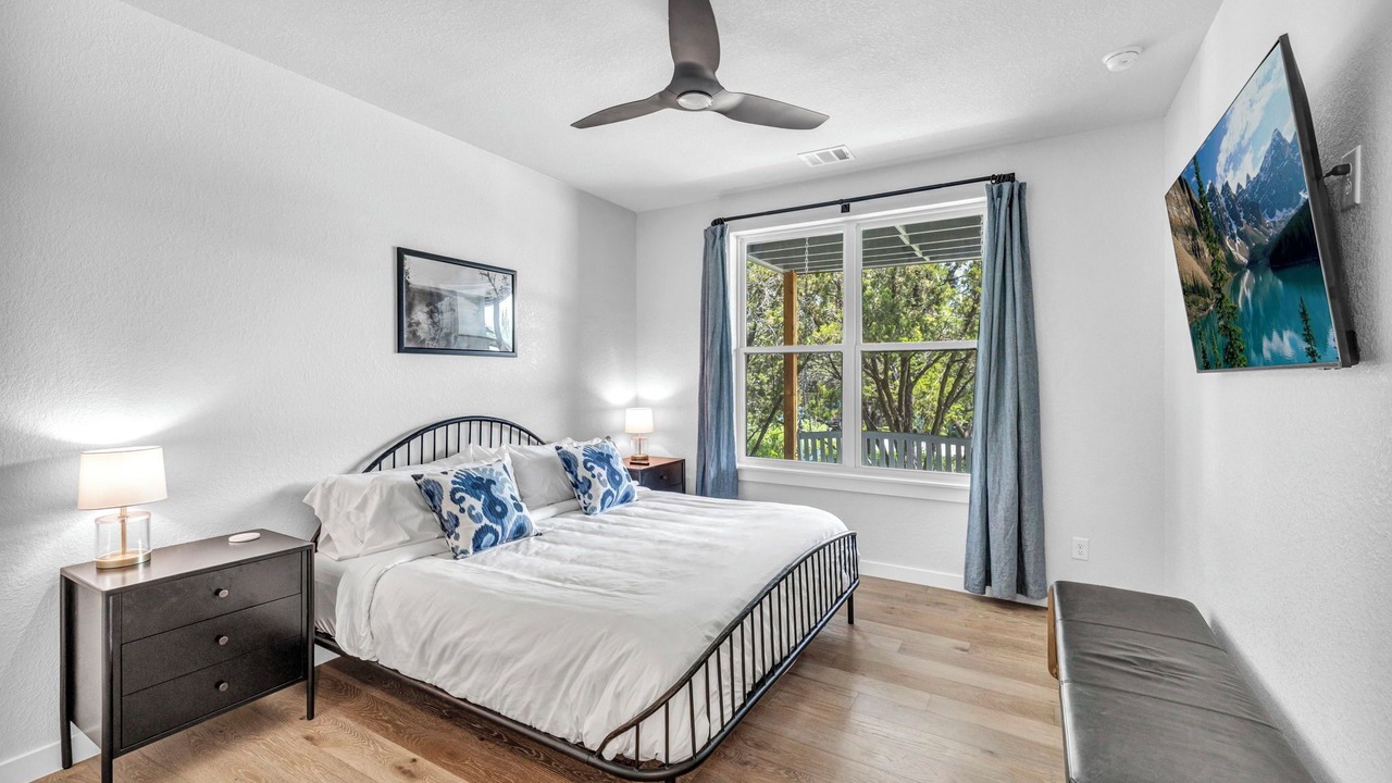 Photo of Bedroom in Point Venture