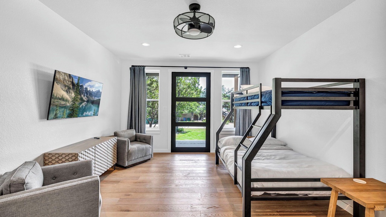 Photo of Bedroom in Point Venture