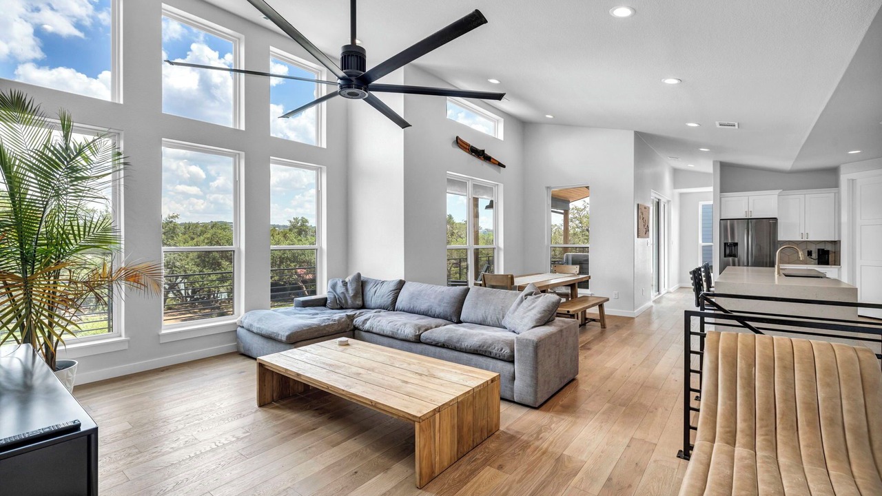 Photo of Livingroom in Point Venture