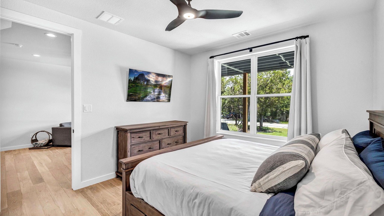Photo of Bedroom in Point Venture