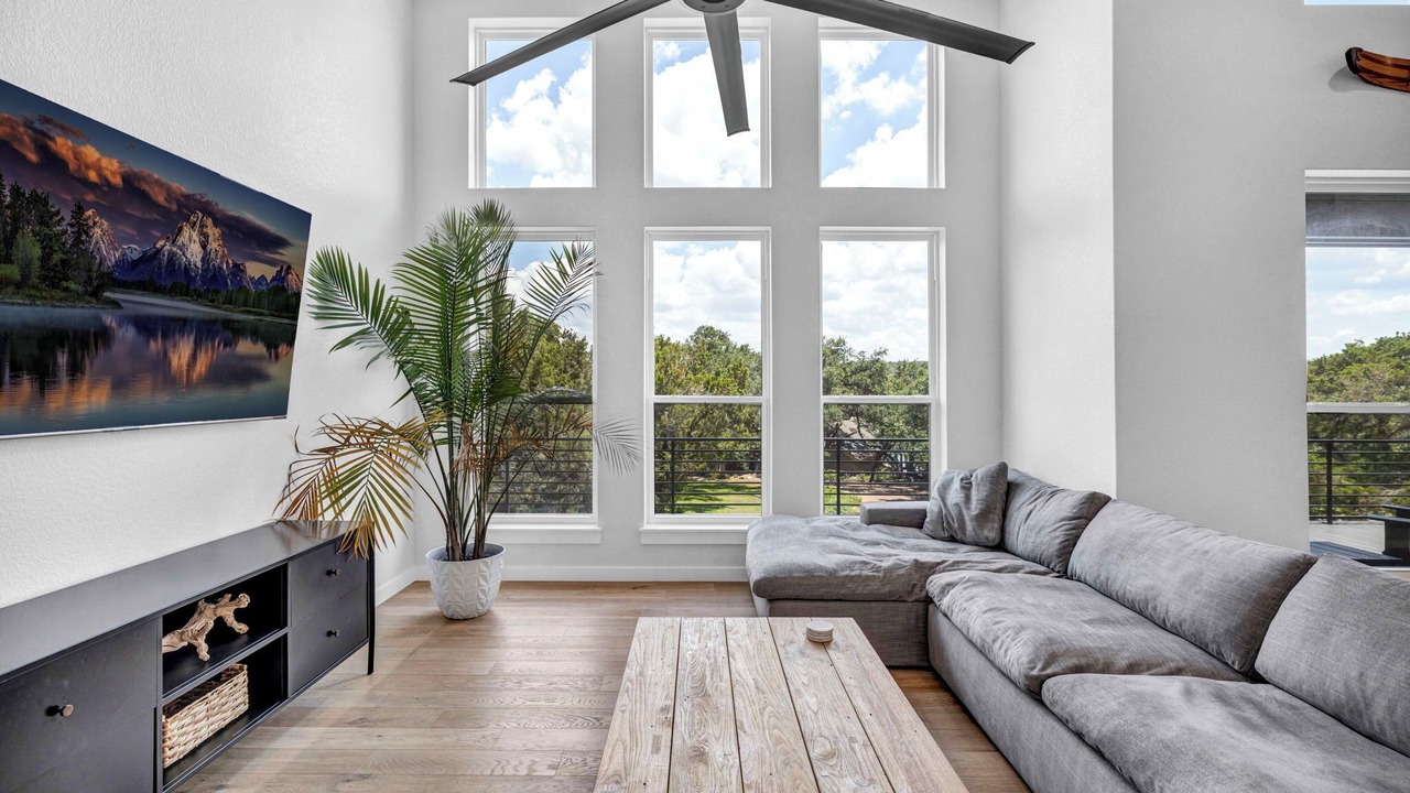 Photo of Livingroom in Point Venture