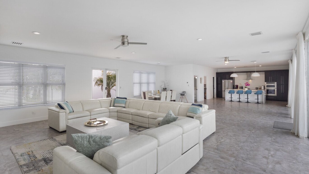 Photo of Livingroom in Hunt Club