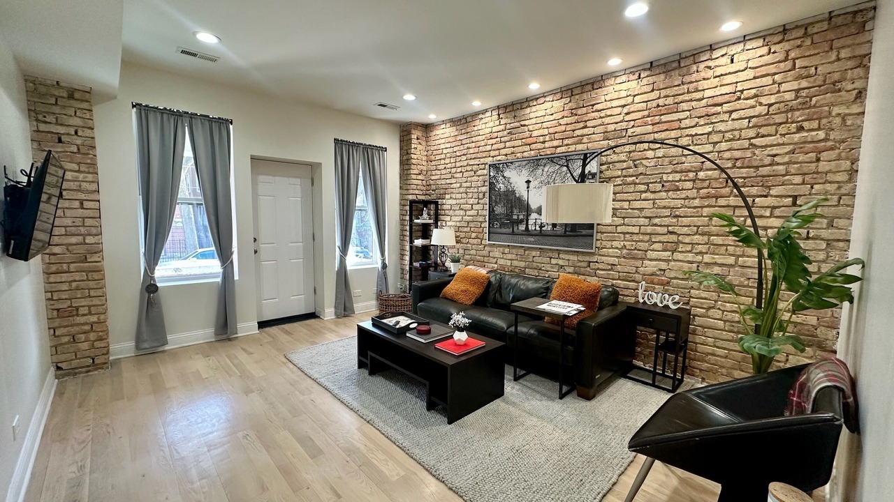 Photo of Livingroom in Albany Park