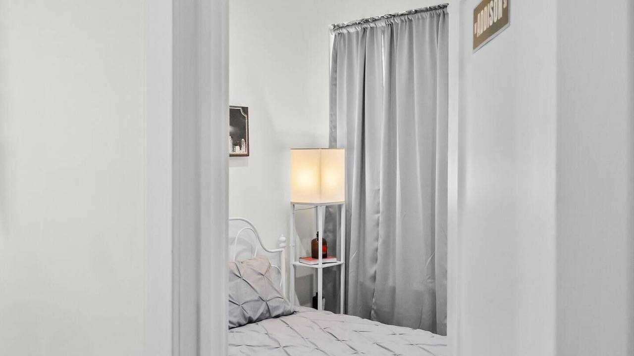 Photo of Bedroom in Albany Park
