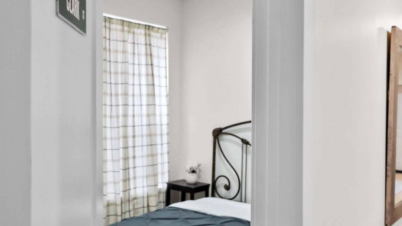 Photo of Bedroom in Albany Park