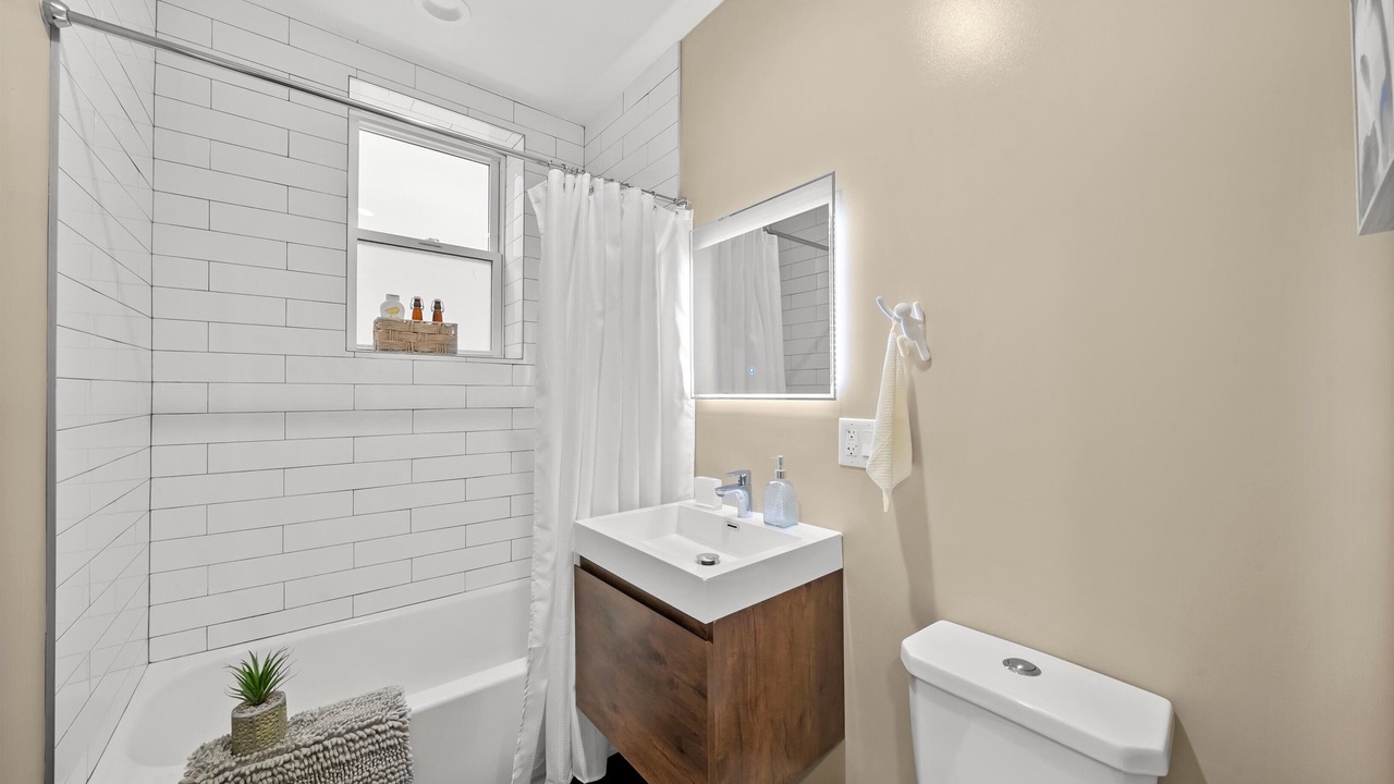 Photo of Bathroom in Albany Park