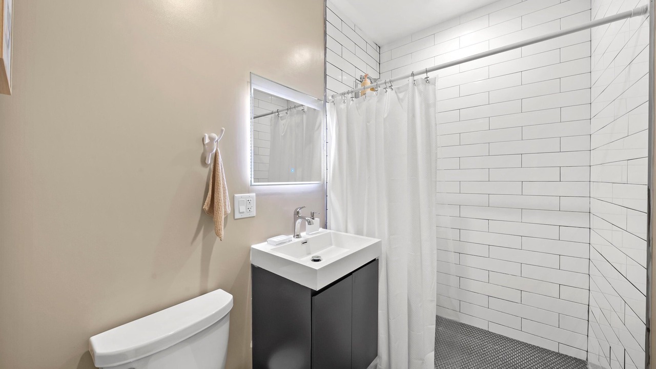 Photo of Bathroom in Albany Park