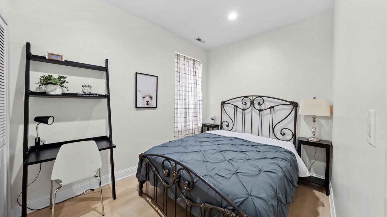 Photo of Bedroom in Albany Park