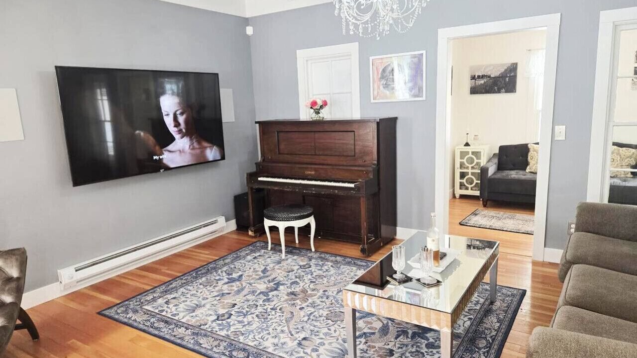 Photo of Livingroom in Historic District