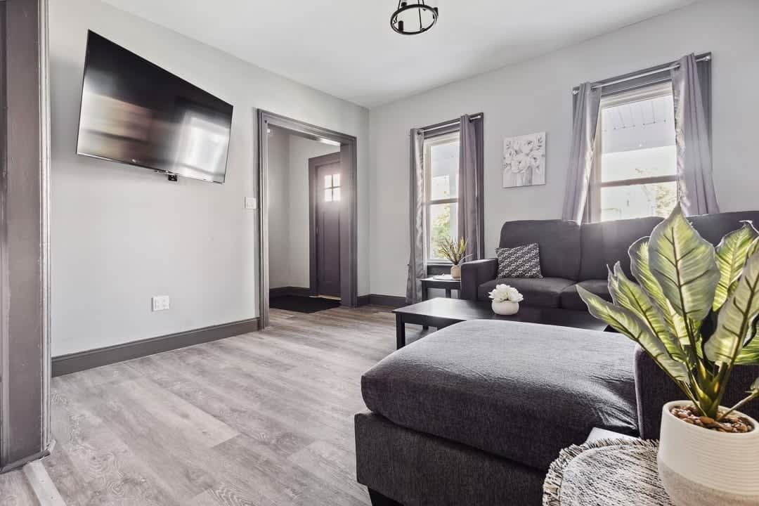 Photo of Livingroom in Downtown Niagara Falls