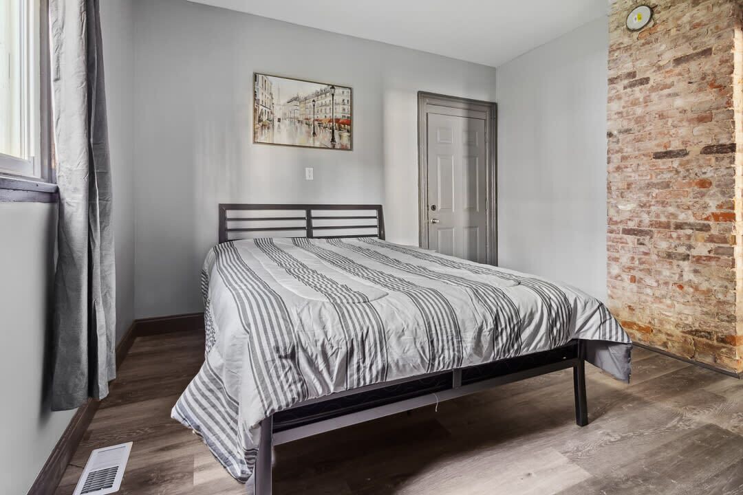 Photo of Bedroom in Downtown Niagara Falls