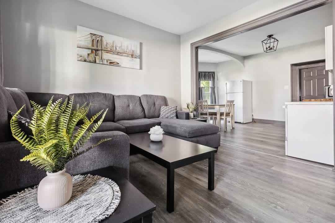 Photo of Livingroom in Downtown Niagara Falls