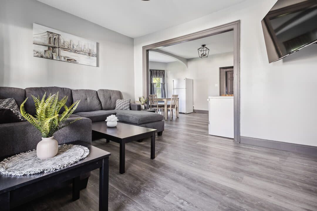 Photo of Livingroom in Downtown Niagara Falls