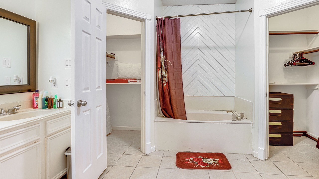 Photo of Bathroom in Clodine