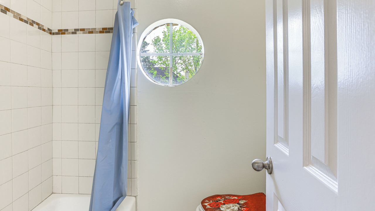 Photo of Bathroom in Clodine