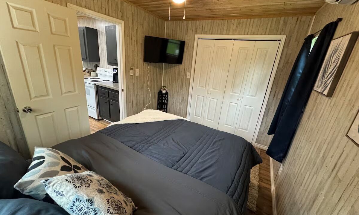 Photo of Bedroom in Anderson County