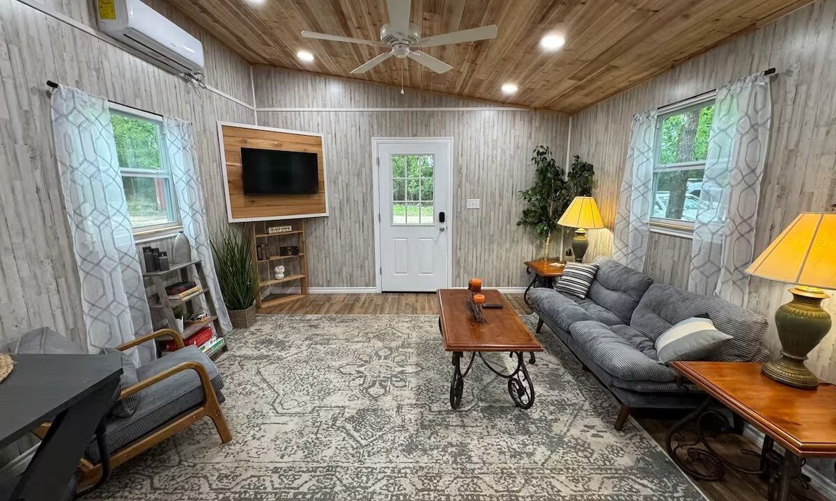 Photo of Livingroom in Anderson County