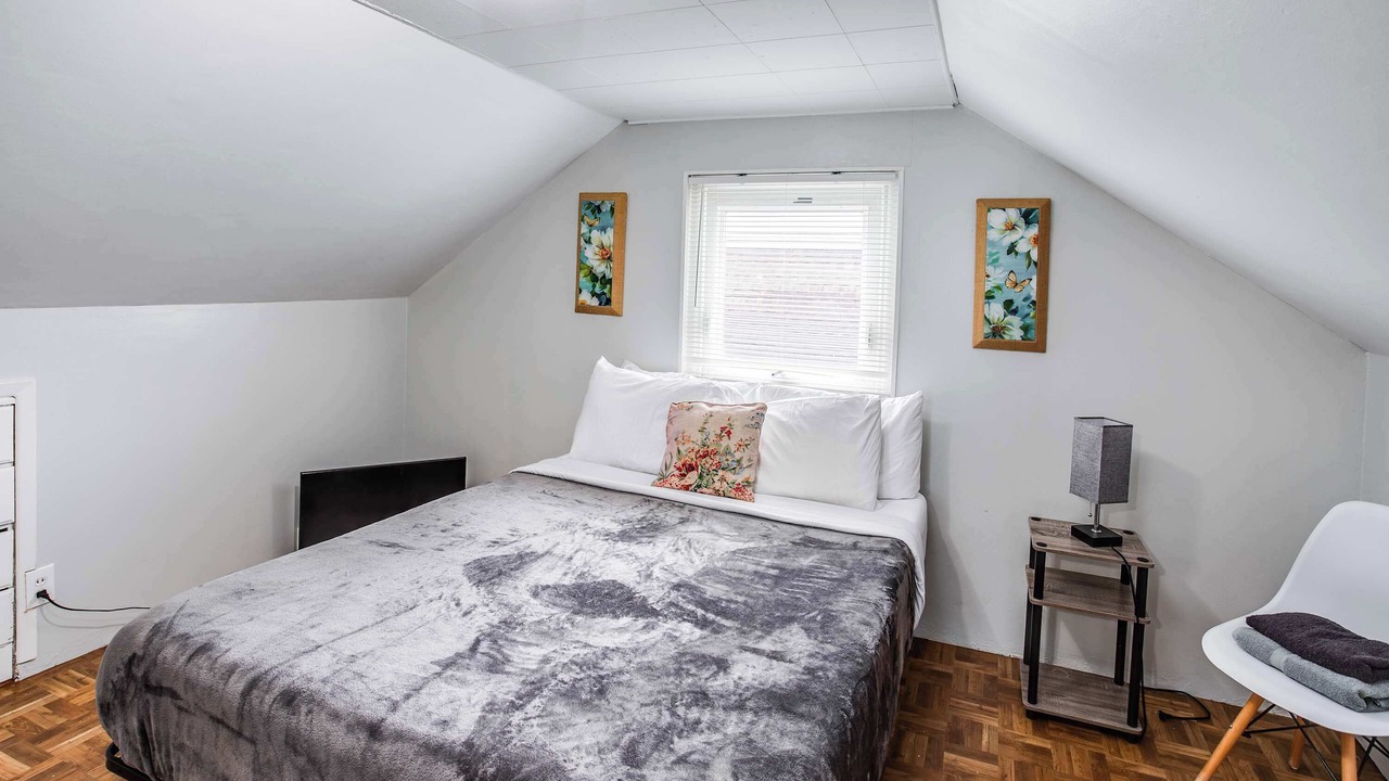 Photo of Bedroom in Gates-North Gates