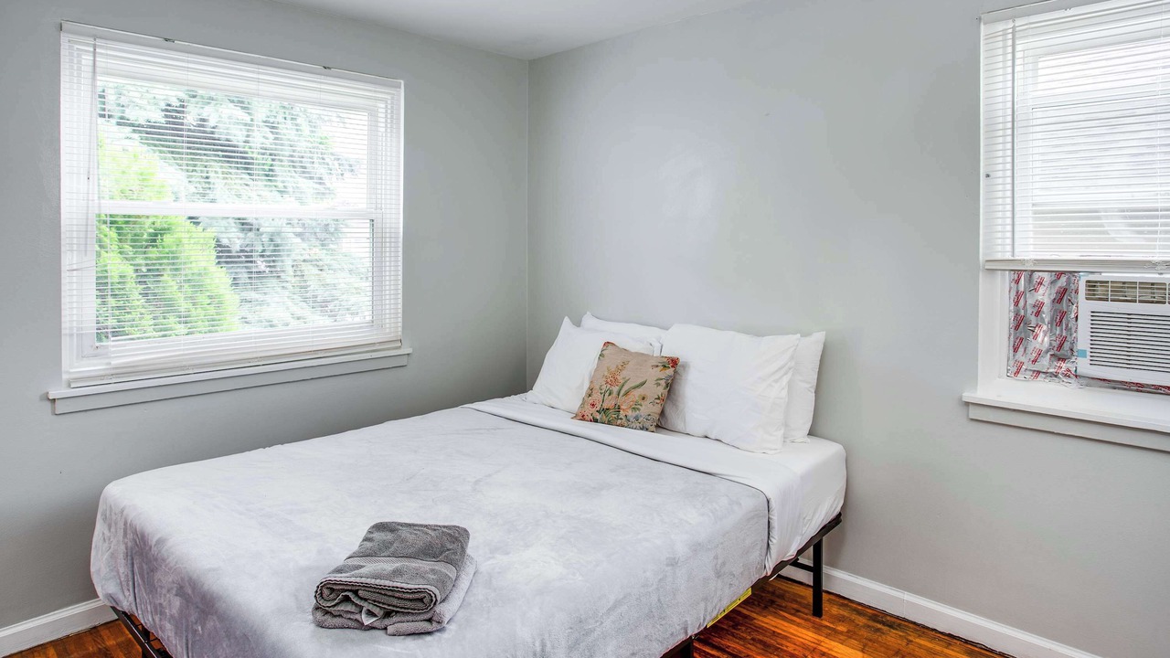 Photo of Bedroom in Gates-North Gates