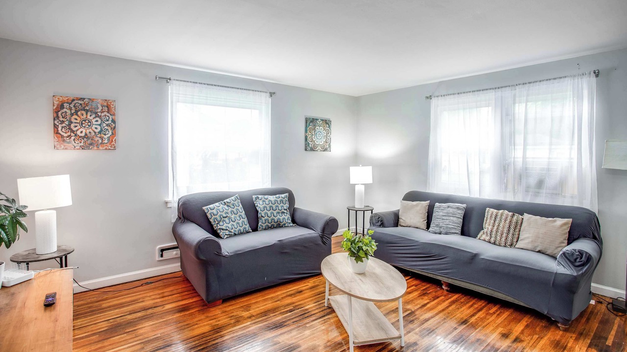 Photo of Livingroom in Gates-North Gates