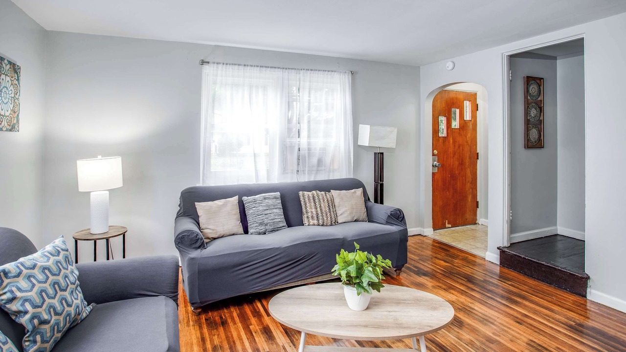 Photo of Livingroom in Gates-North Gates
