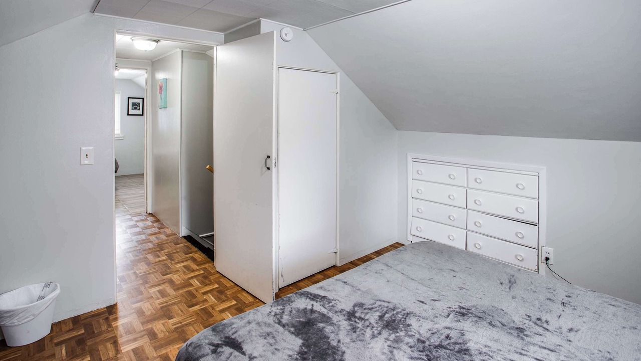 Photo of Bedroom in Gates-North Gates