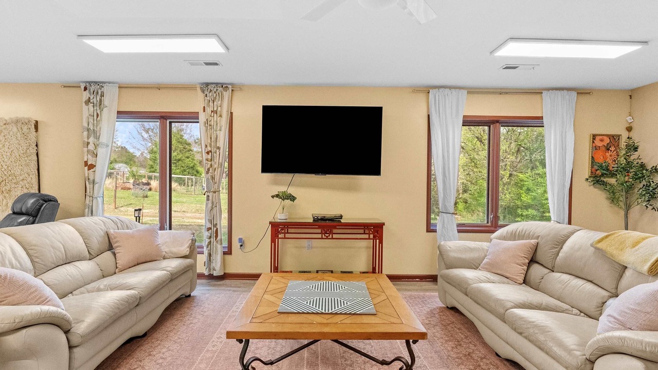 Photo of Livingroom in Brodnax