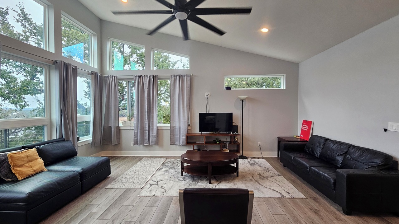 Photo of Livingroom in Waterford On Lake Travis