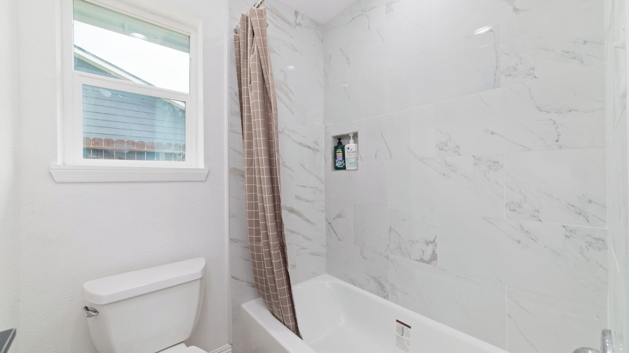 Photo of Bathroom in Clodine