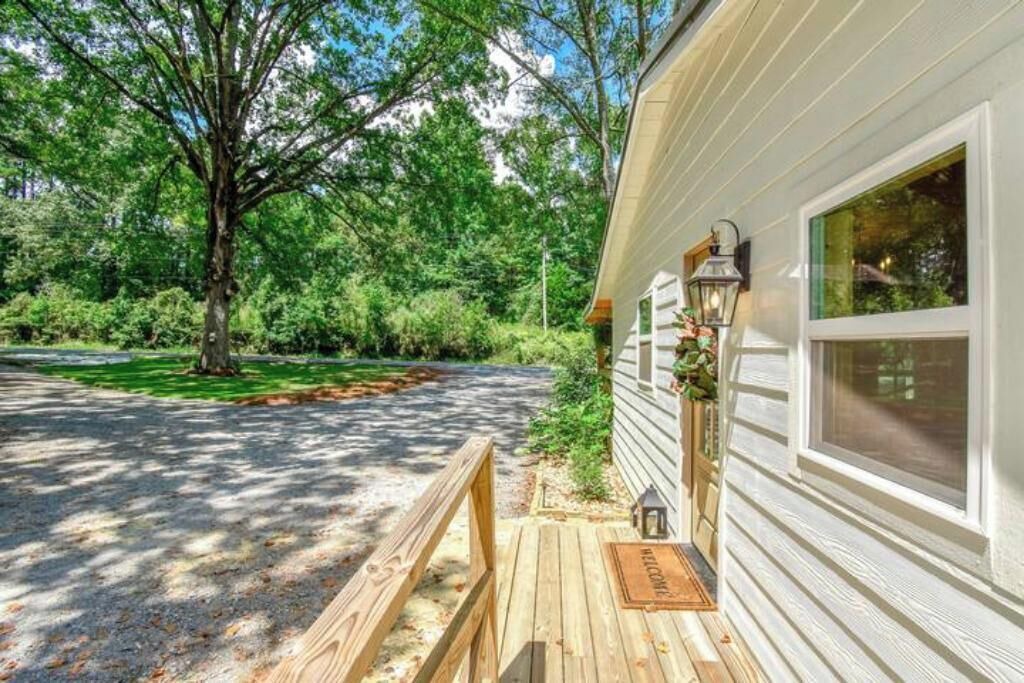 Photo of Outdoor in Hollins