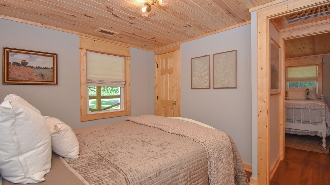 Photo of Bedroom in Hollins