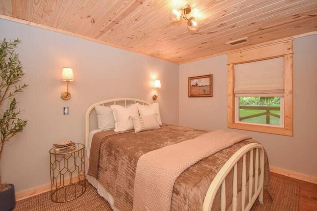 Photo of Bedroom in Hollins