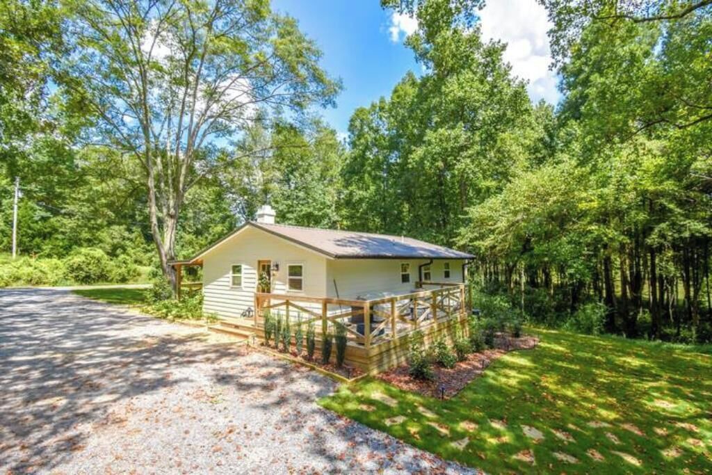Photo of Outdoor in Hollins
