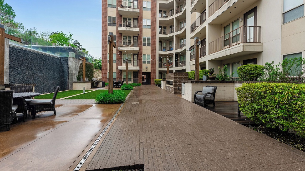 Photo of Outdoor in Uptown