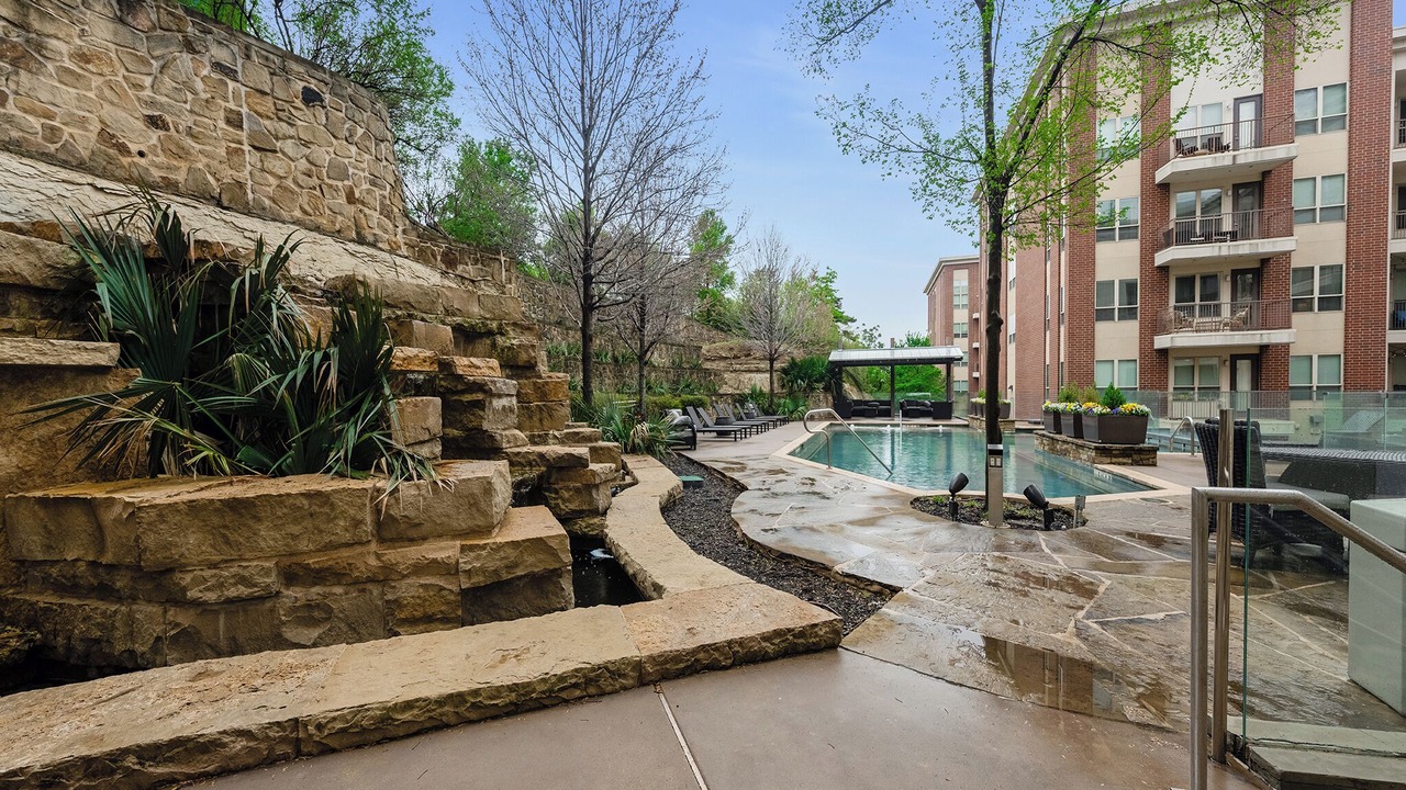 Photo of Outdoor in Uptown