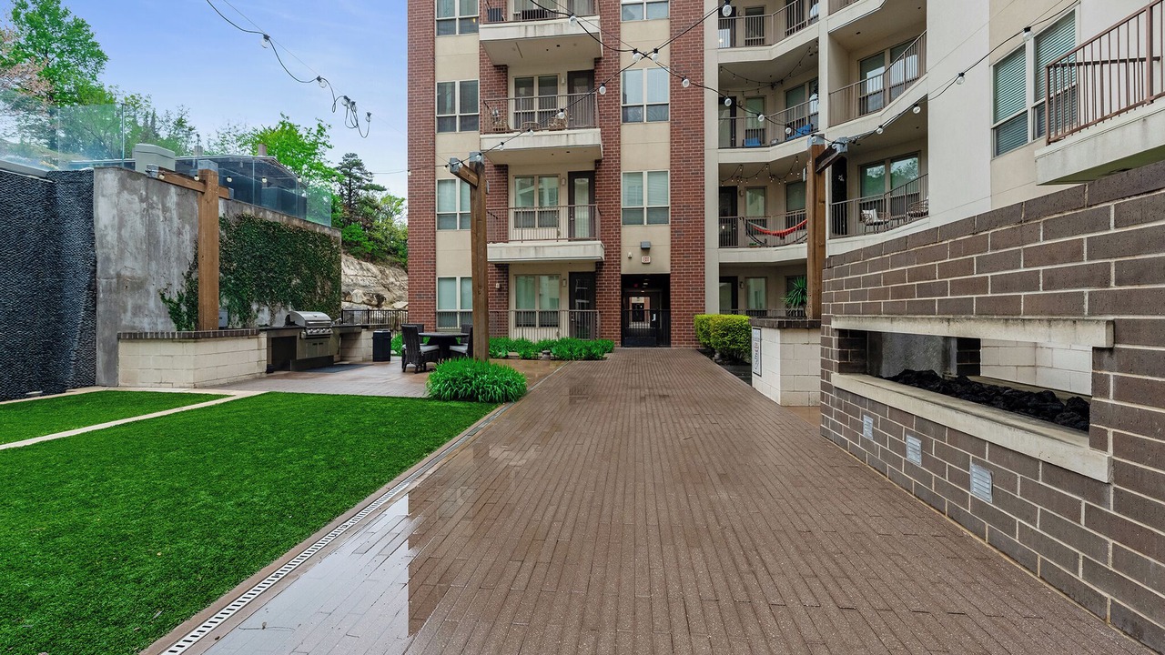 Photo of Outdoor in Uptown