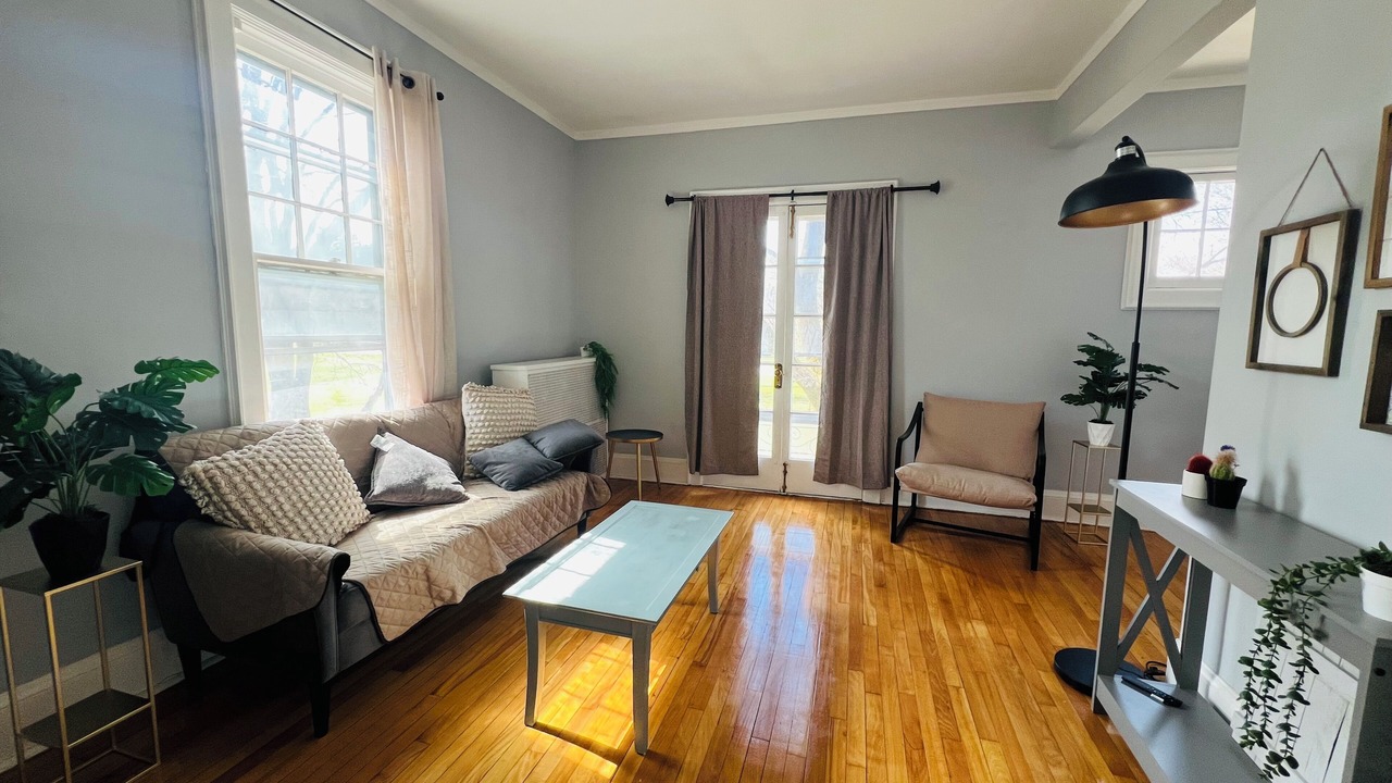 Photo of Livingroom in Utica