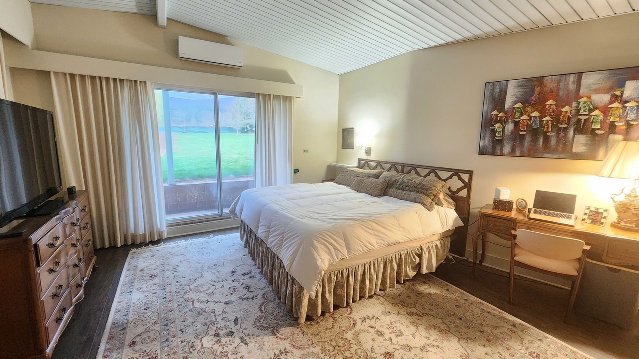 Photo of Bedroom in Boalsburg