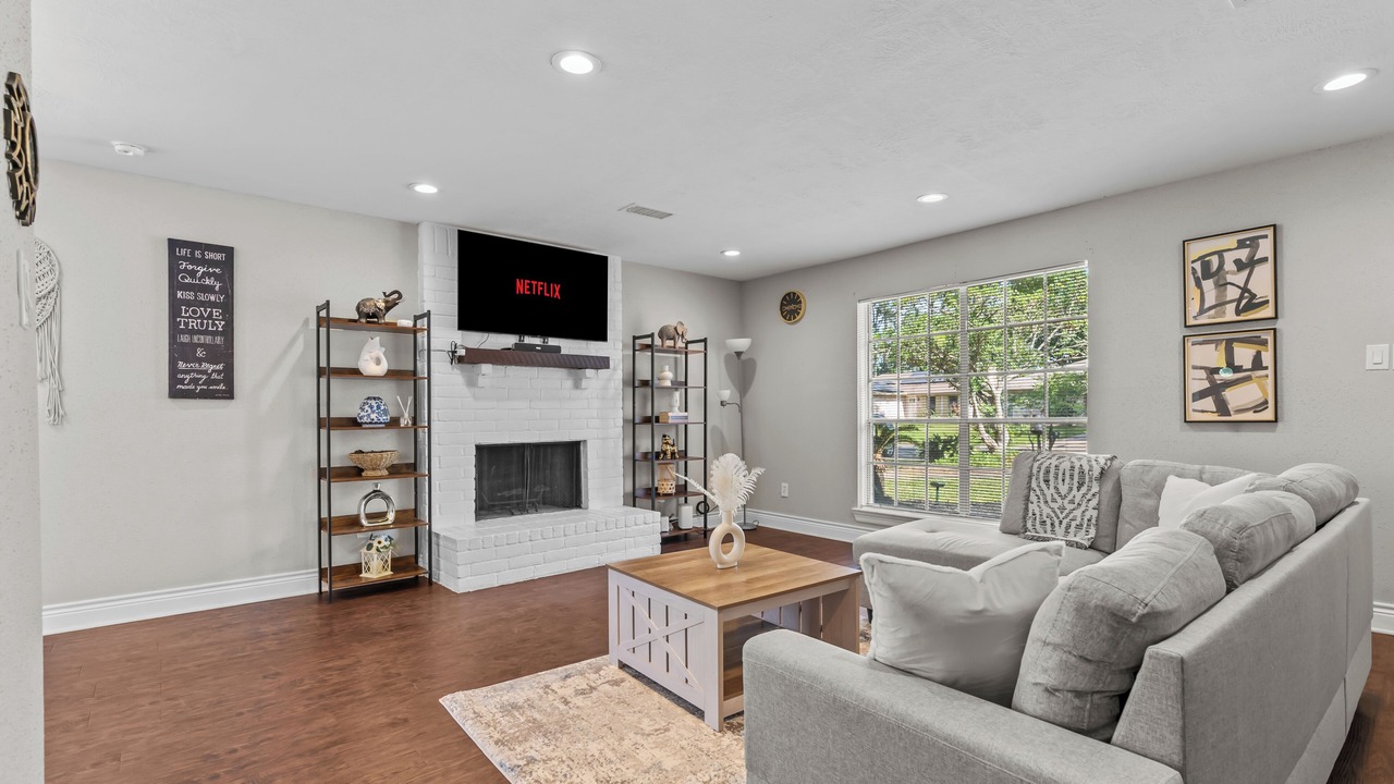 Photo of Livingroom in Spring