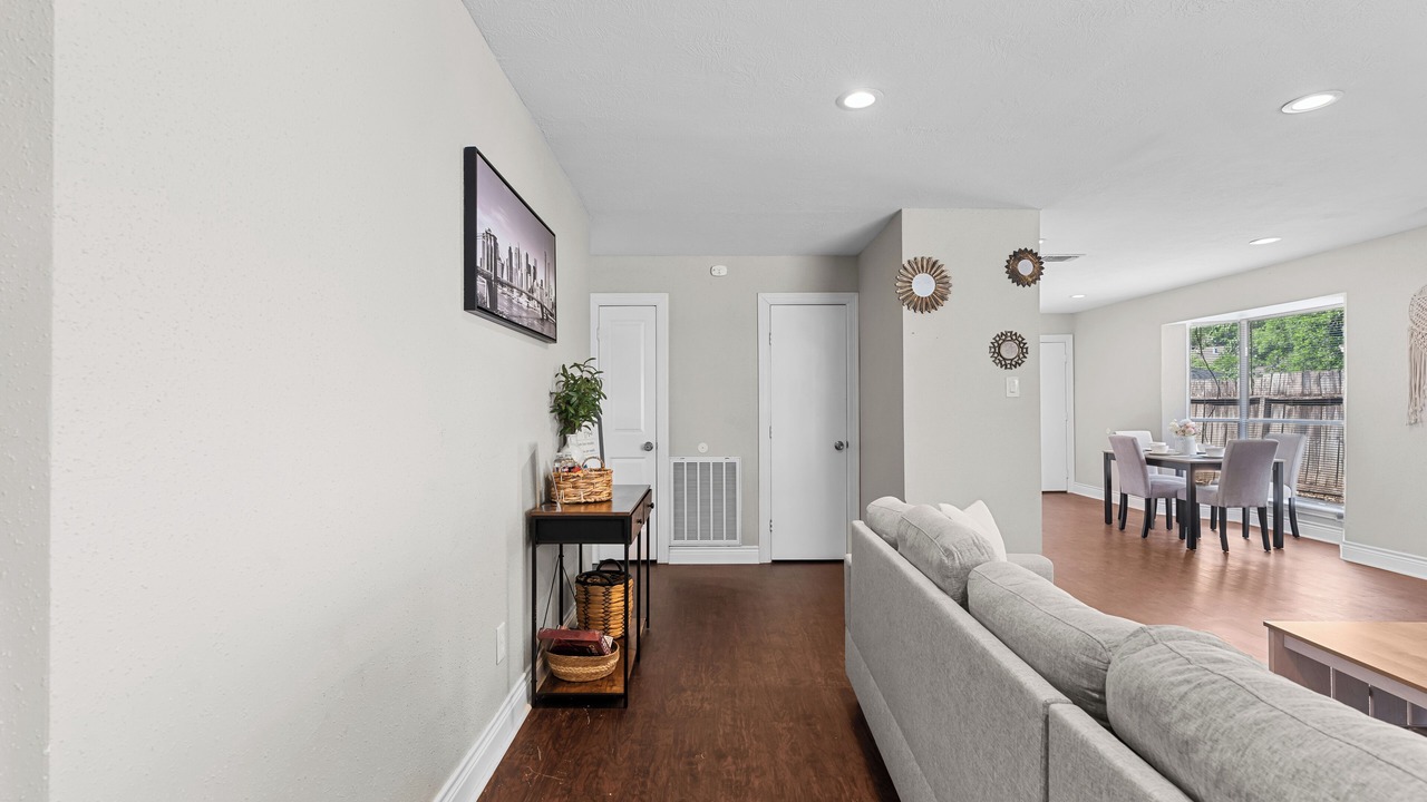 Photo of Livingroom in Spring