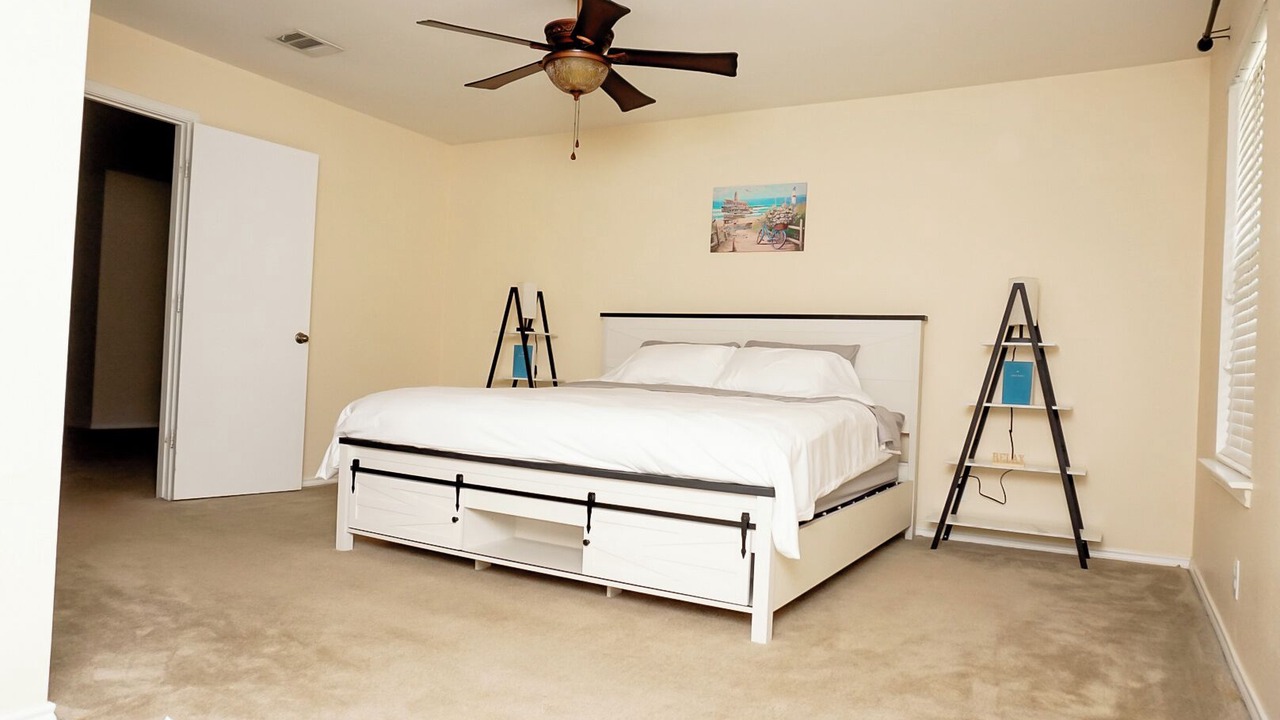 Photo of Bedroom in Kyle