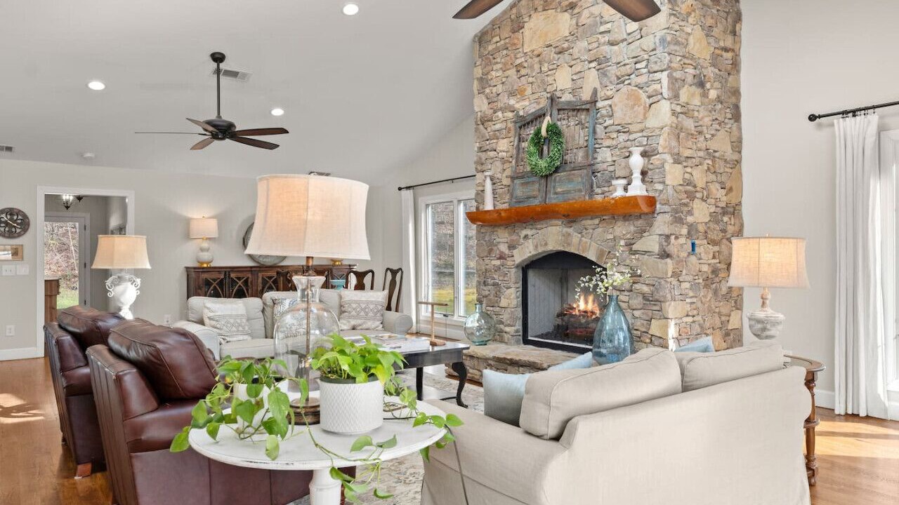 Photo of Livingroom in Gainesville