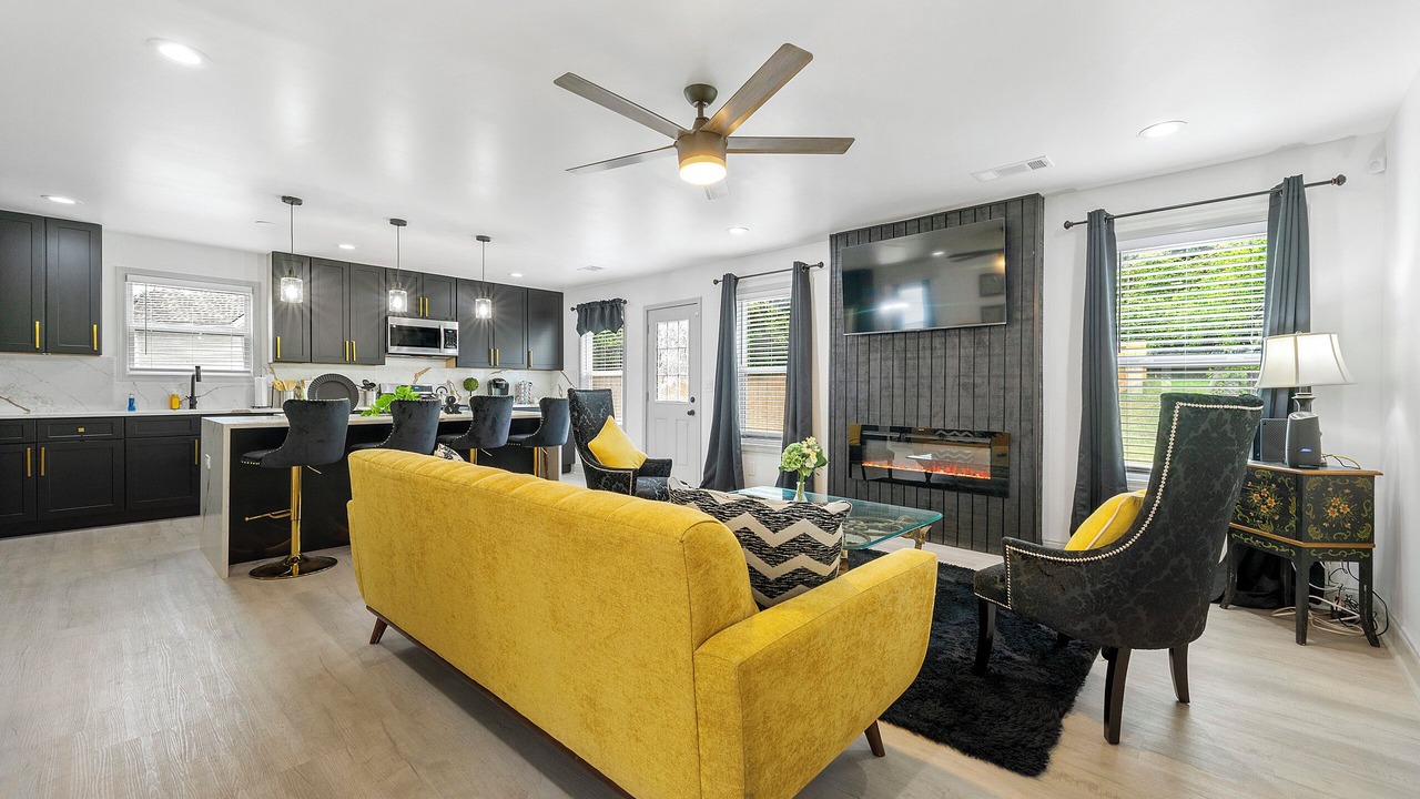 Photo of Livingroom in Lawrenceville