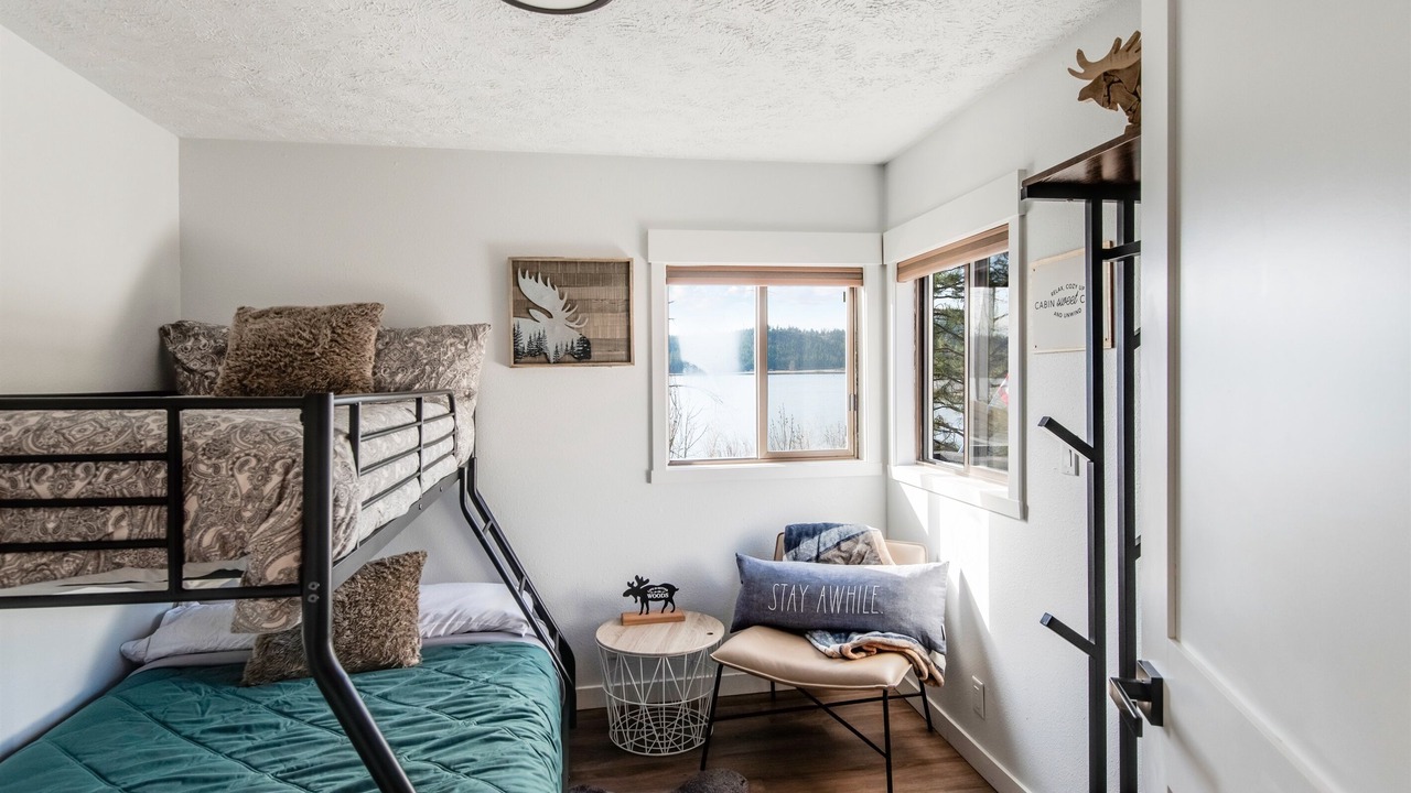 Photo of Others in Hauser